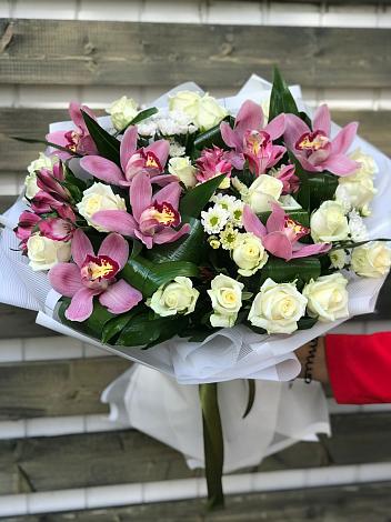 Букет цветов из: Розы и Хризантемы в Галашках