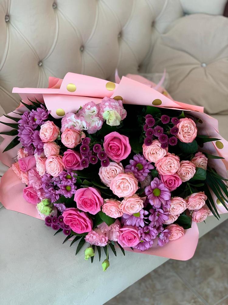 Букет цветов из: Хризантемы, Розы и Лизиантусы в Галашках