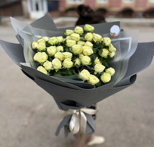 Букет Белые кустовые розы Солинеро в Галашках