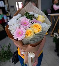 Букет цветов из:  Герберы, Розы и Хризантемы в Галашках