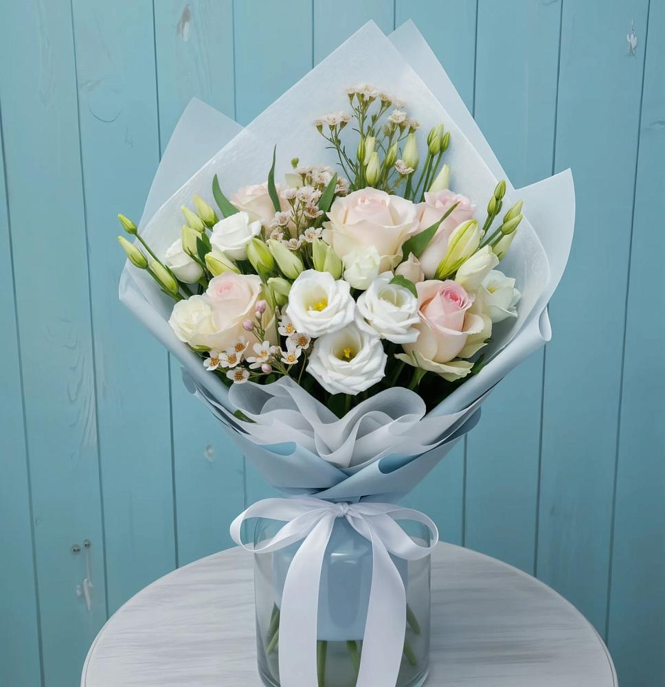 Букет цветов из: Розы и Лизиантусы в Галашках