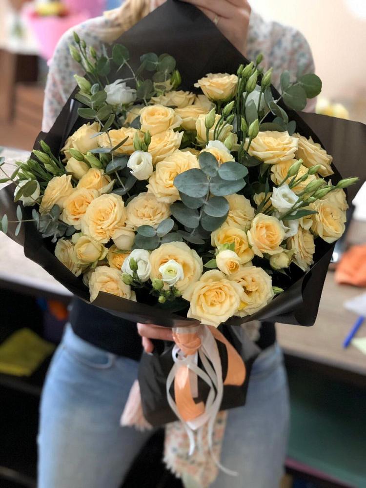 Букет цветов из: Розы и Лизиантусы в Галашках