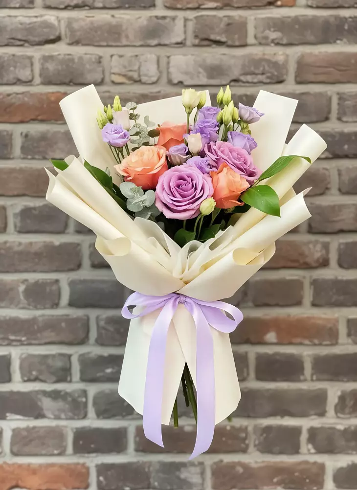 Букет цветов из: Лизиантусы и Розы в Галашках