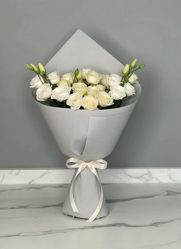 Букет цветов из: Розы и Лизиантусы в Галашках