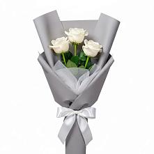 Букет 3 белые розы в Галашках