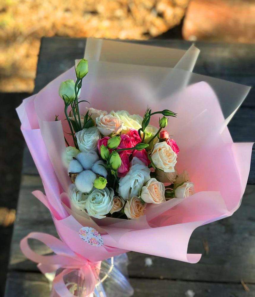 Букет цветов из: Розы и Лизиантусы в Галашках