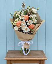 Букет цветов из:  Альстромерии, Лизиантусы, Розы и Хризантемы в Галашках