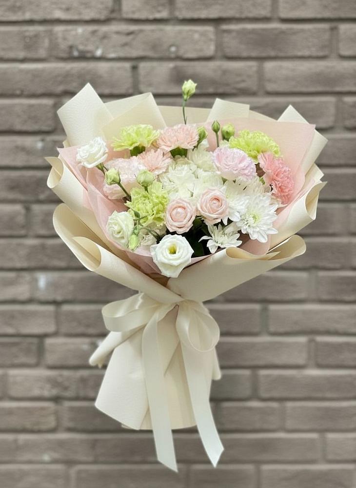 Букет цветов из: Гвоздики, Розы, Лизиантусы и Хризантемы в Галашках