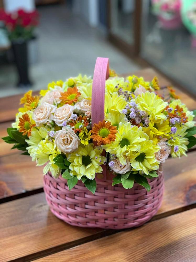 Цветочная композиция из Хризантемы и Розы в корзине в Галашках