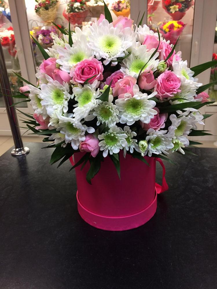 Цветочная композиция из Розы и Хризантемы в шляпной коробке в Галашках