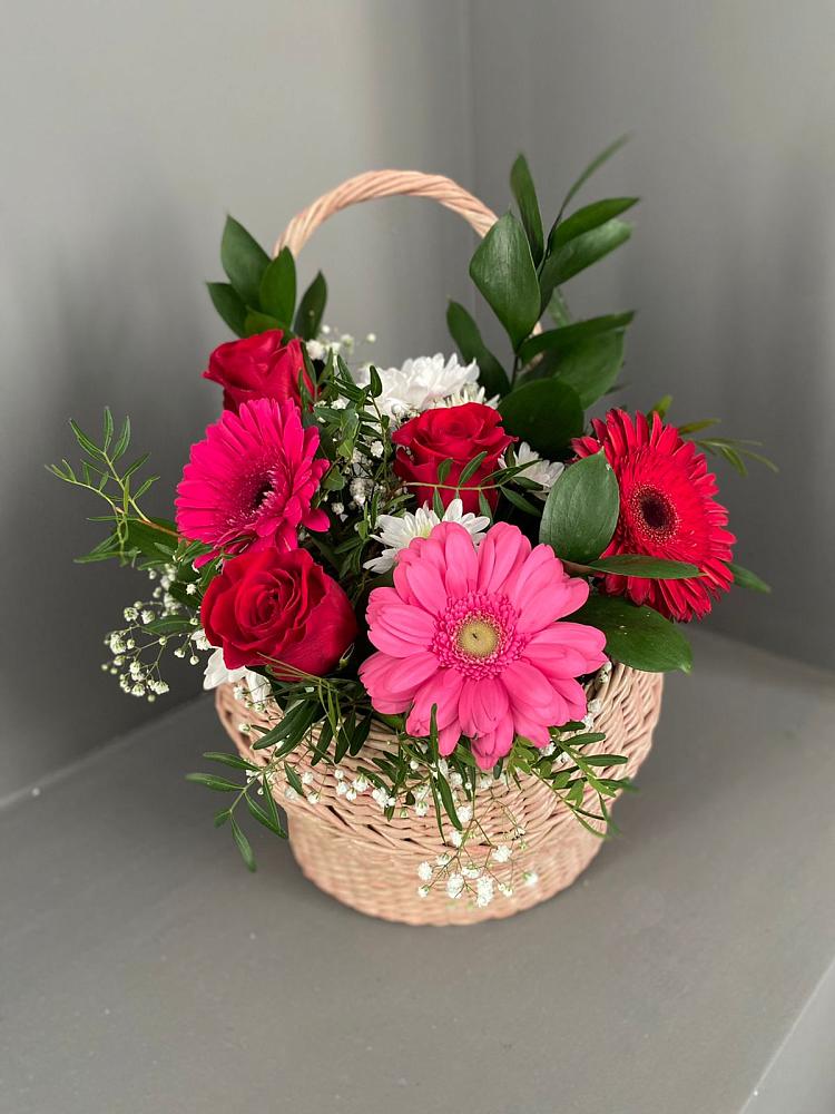 Цветочная композиция из Розы, Хризантемы и Герберы в корзине в Галашках