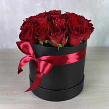 Цветочная композиция из Розы в шляпной коробке в Галашках