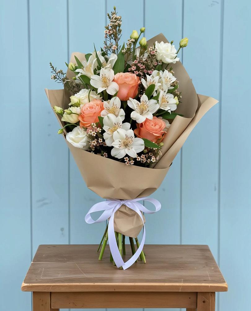 Букет цветов из: Альстромерии, Лизиантусы, Розы и Хризантемы в Галашках