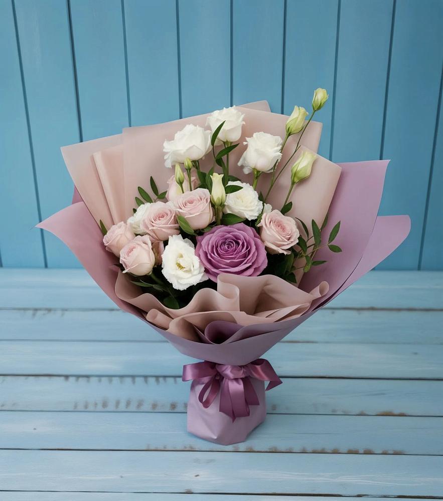 Букет цветов из: Розы и Лизиантусы в Галашках